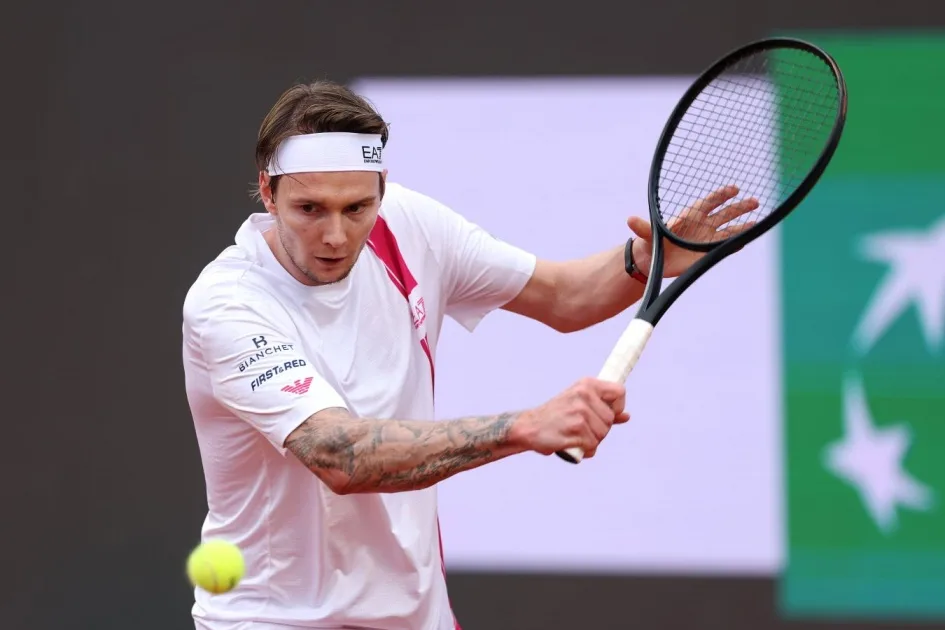 Бублик победил Штруффа на Stuttgart Open и вышел в четвертьфинал