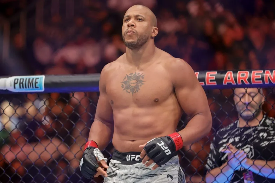 Сириль Ган: француз ауыр салмақта UFC уақытша чемпиондығын қайта жеңді
