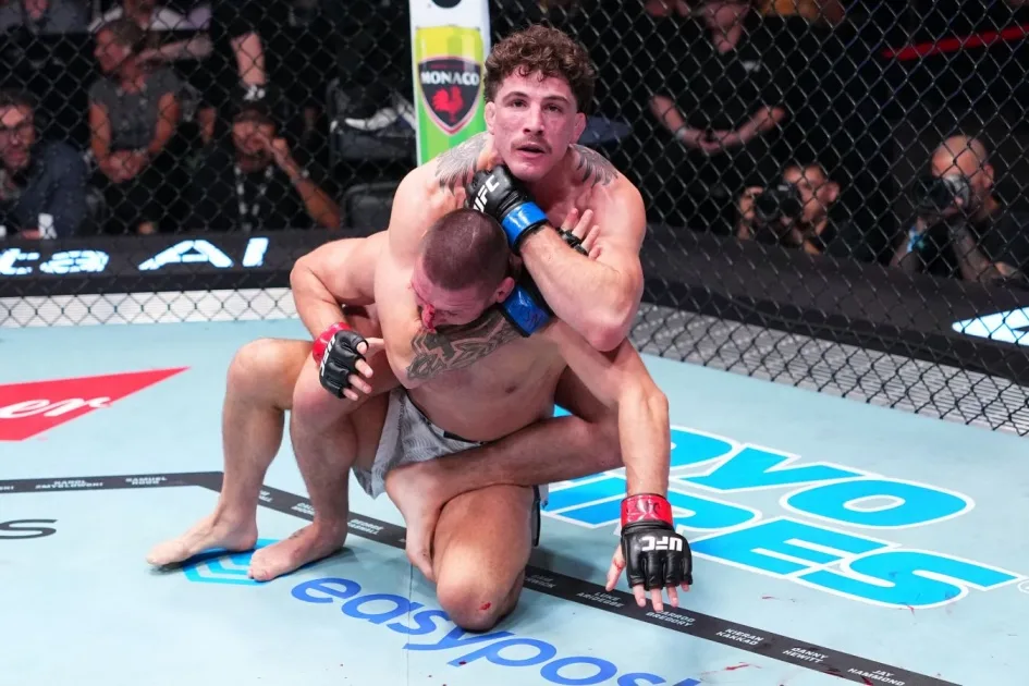 UFC 9 августа 2026: Куиллан Салкиллд победил Матеуша Гамрота