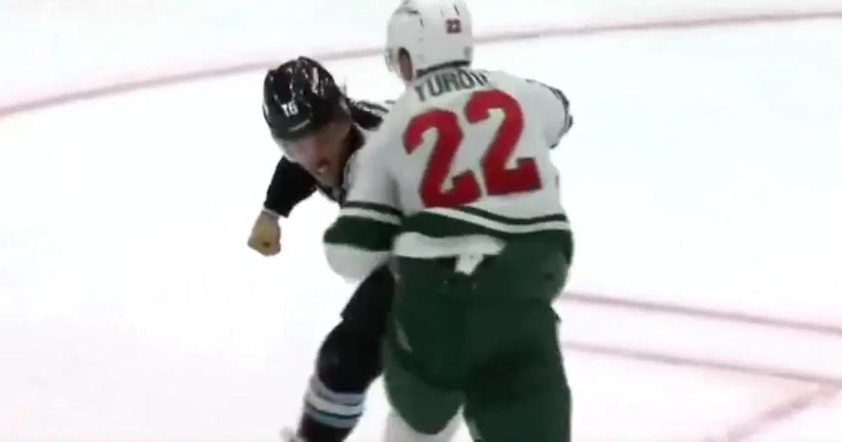 Юров провел первую драку в НХЛ: форвард «Миннесоты» ответил Трочеку из «Юты»