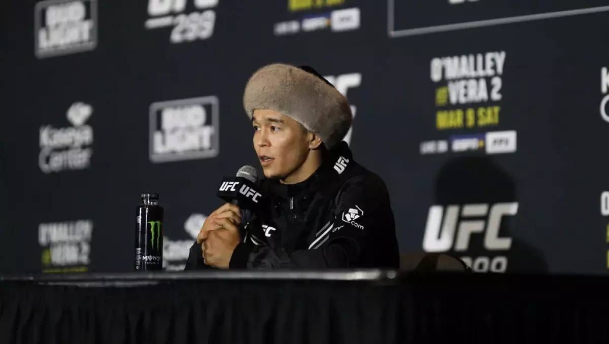 Сломал руку: Главный бой Алмабаева в UFC против экс-чемпиона отменен